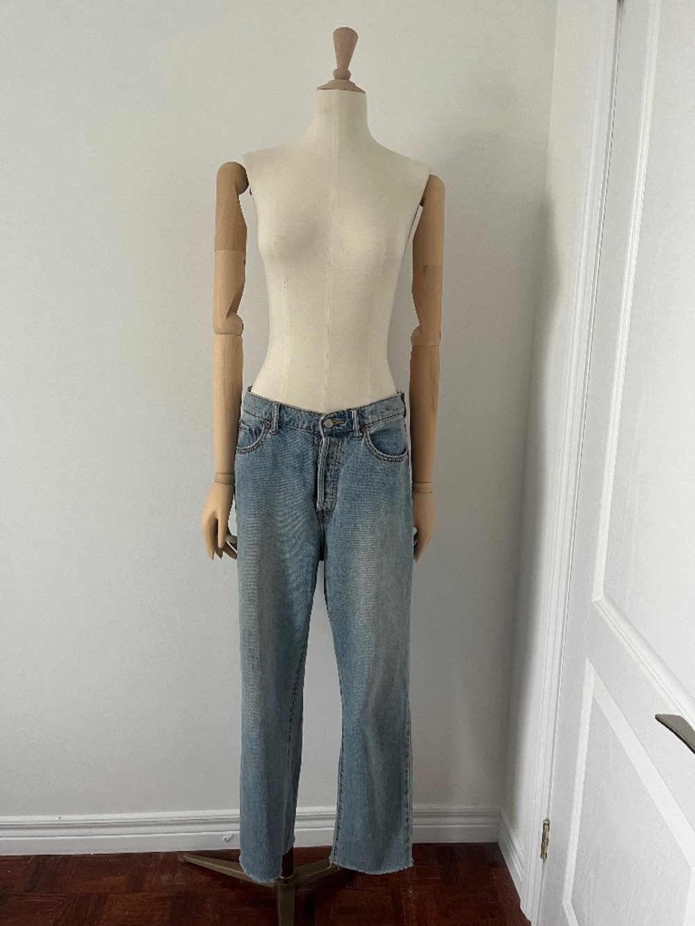Cropped raw hem denim